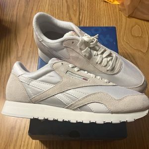 Reebok Cloth Classic Tennis Shoes Size 9 New White Grey